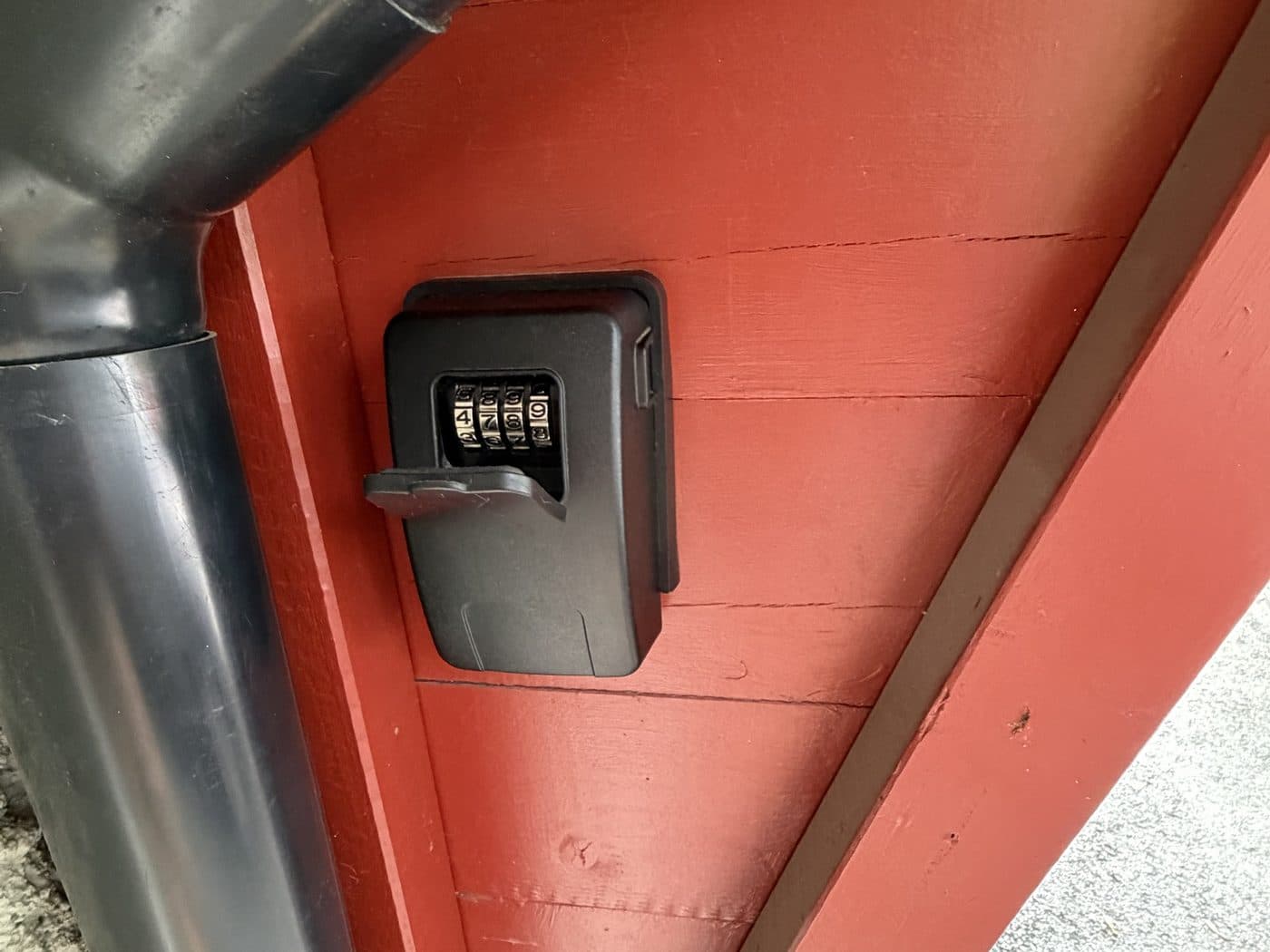 The key box with the cover slid down, showing the number wheels