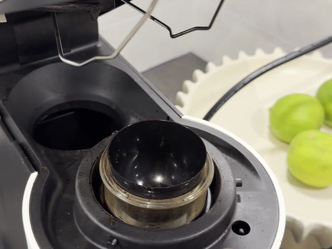 The open machine with the capsule holder